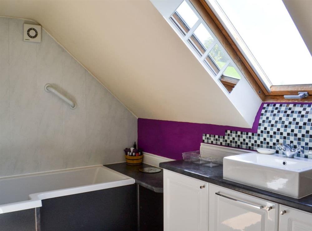Bathroom at Dale View Barn in Winceby, near Horncastle, Lincolnshire