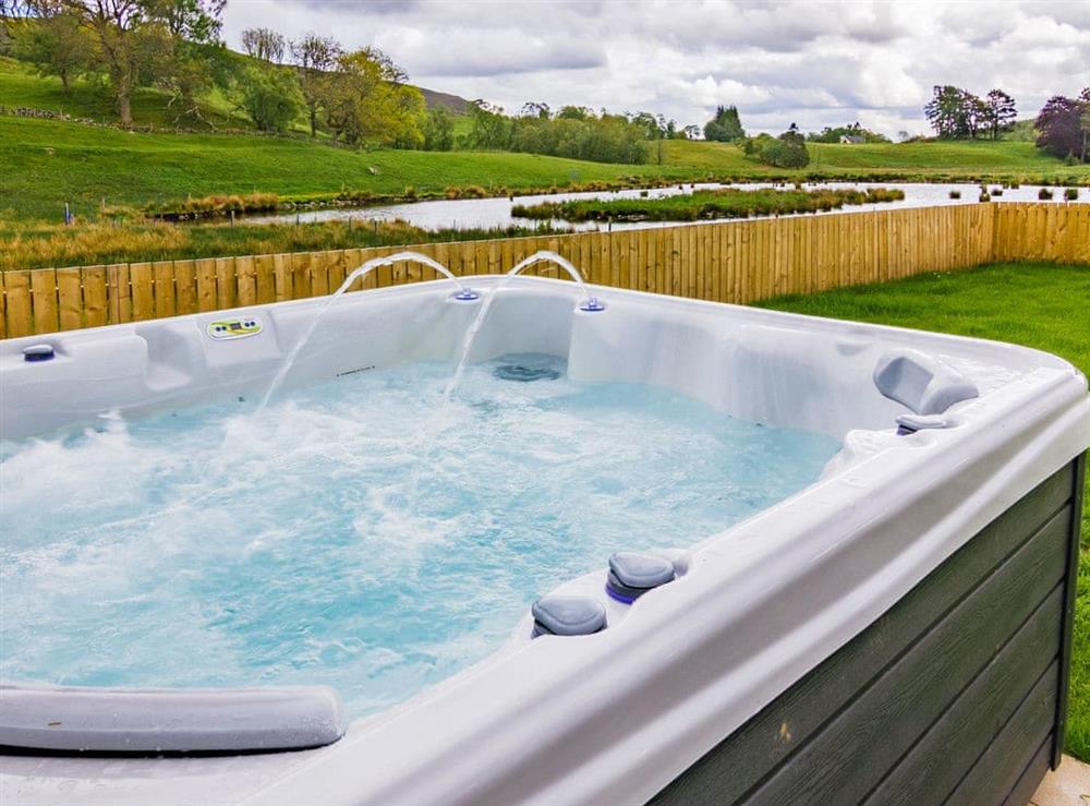 Relaxing hot tub at Easter Caiplich, 