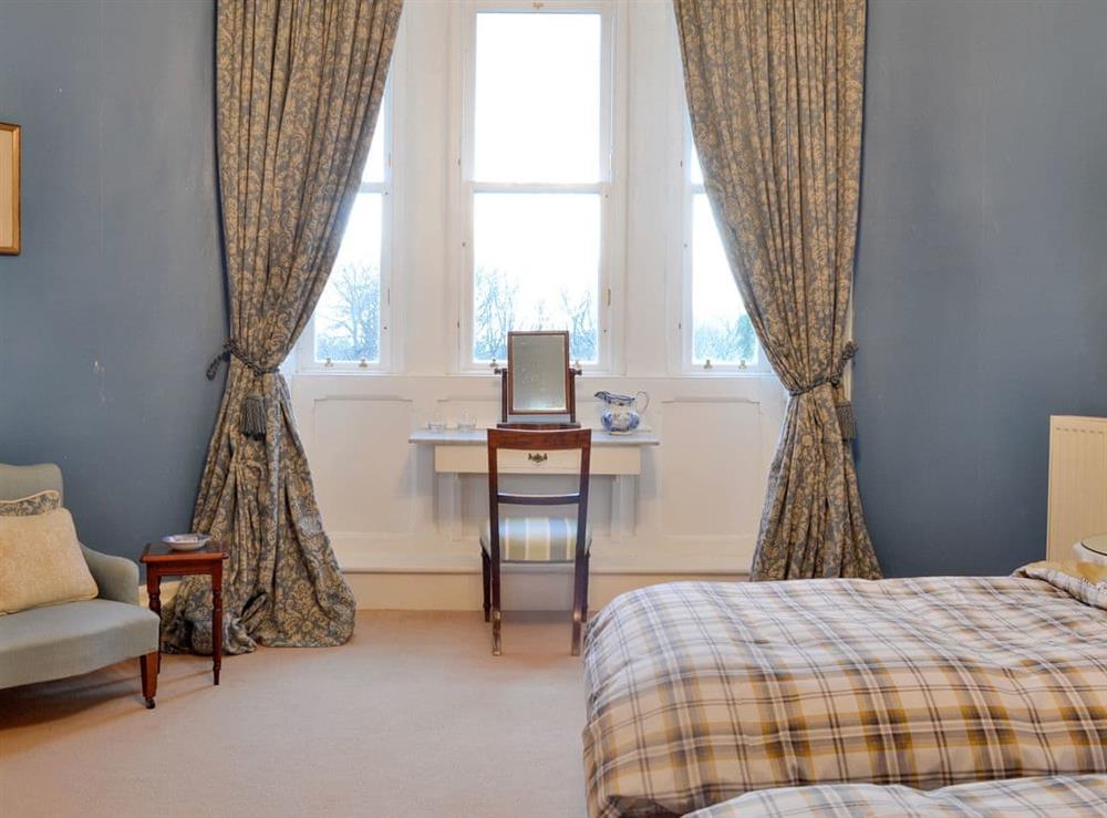 Attractive en-suite twin bedroom at Dalnaglar Castle, 