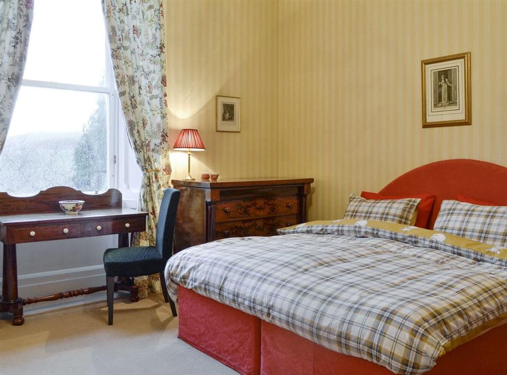 Peaceful en-suite double bedroom at Dalnaglar Castle, 