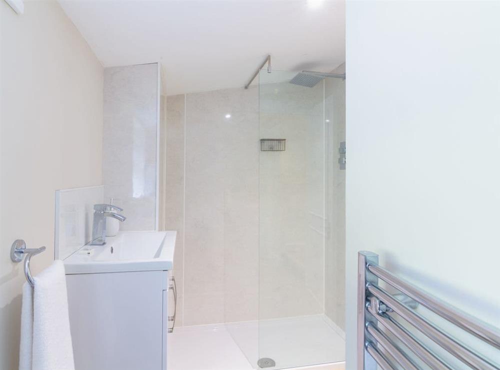 Shower room at Dalnaglar Cottage, 