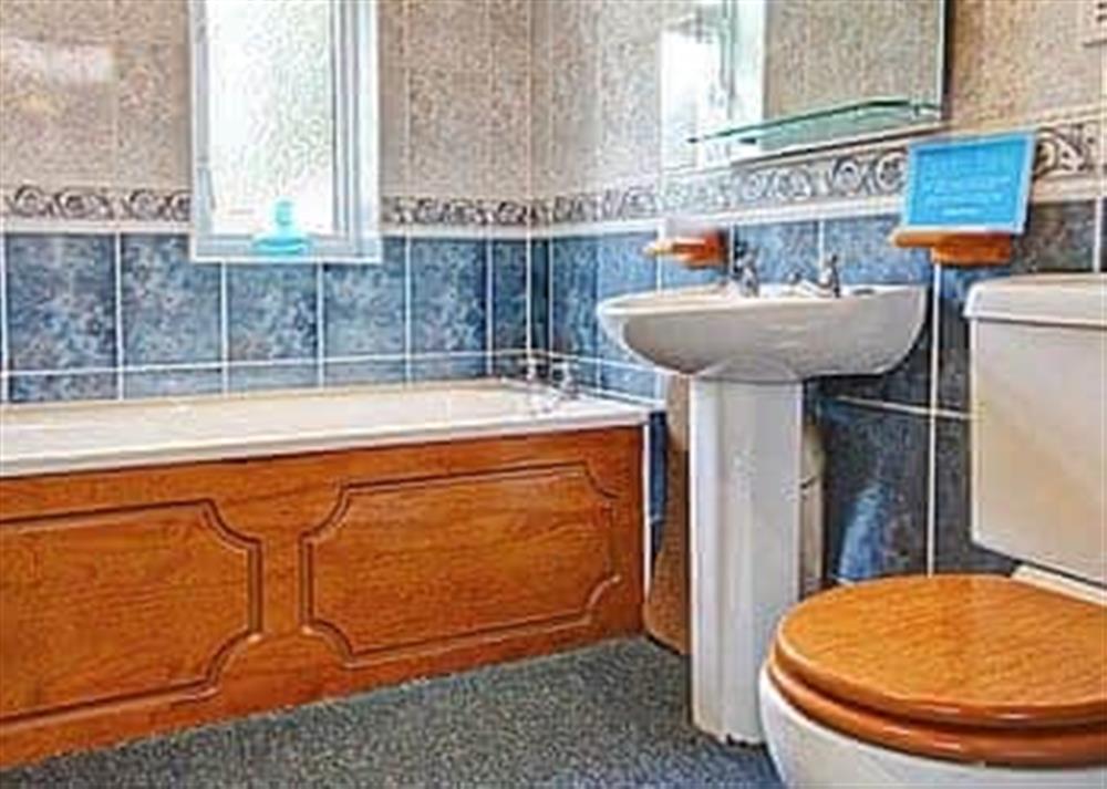 Bathroom at Dalreach in Drumnadrochit, Inverness-Shire
