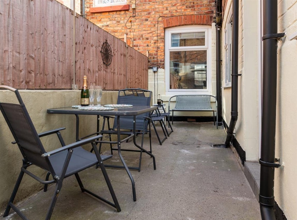 Sitting-out-area at Darcey House in Scarborough, North Yorkshire