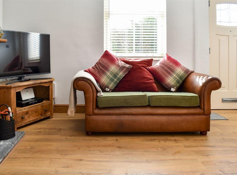 Living room (photo 3) at Dark Lane in Calow, Derbyshire