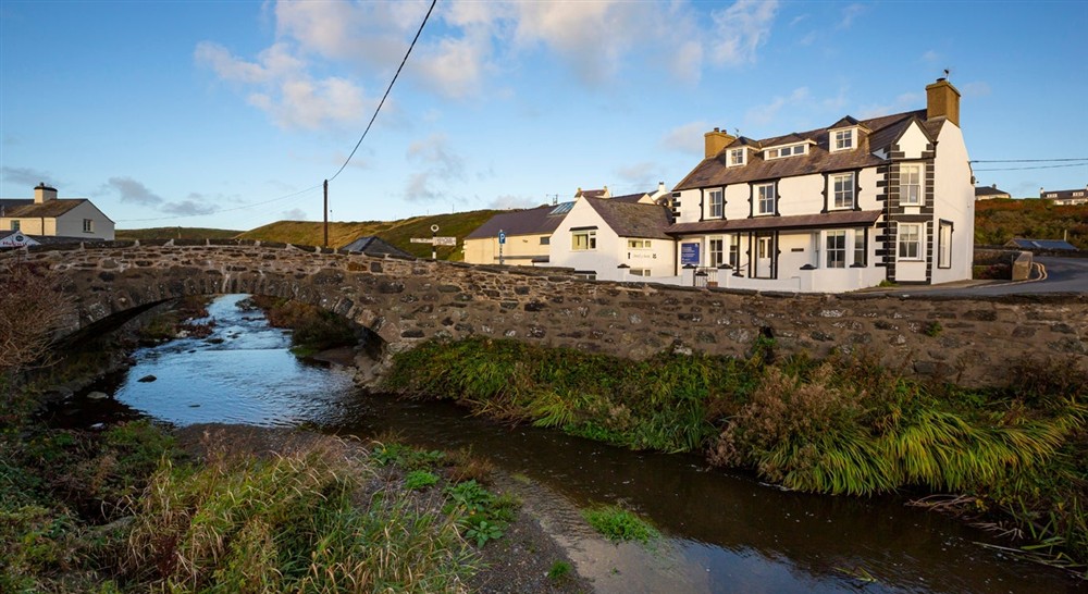 Exterior of the Henfaes apartments, Pwllheli, Gwynedd (photo 3) at Daron in Pwllheli, Gwynedd