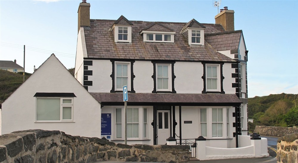 Exterior of the Henfaes apartments, Pwllheli, Gwynedd (photo 4) at Daron in Pwllheli, Gwynedd