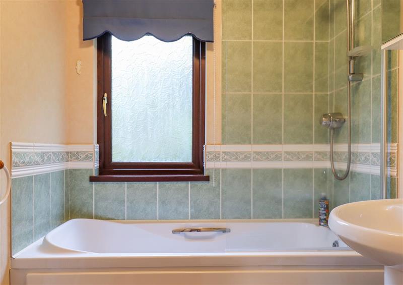 Bathroom at Dartmoor Retreat Lodge, Clifford Bridge near Moretonhampstead