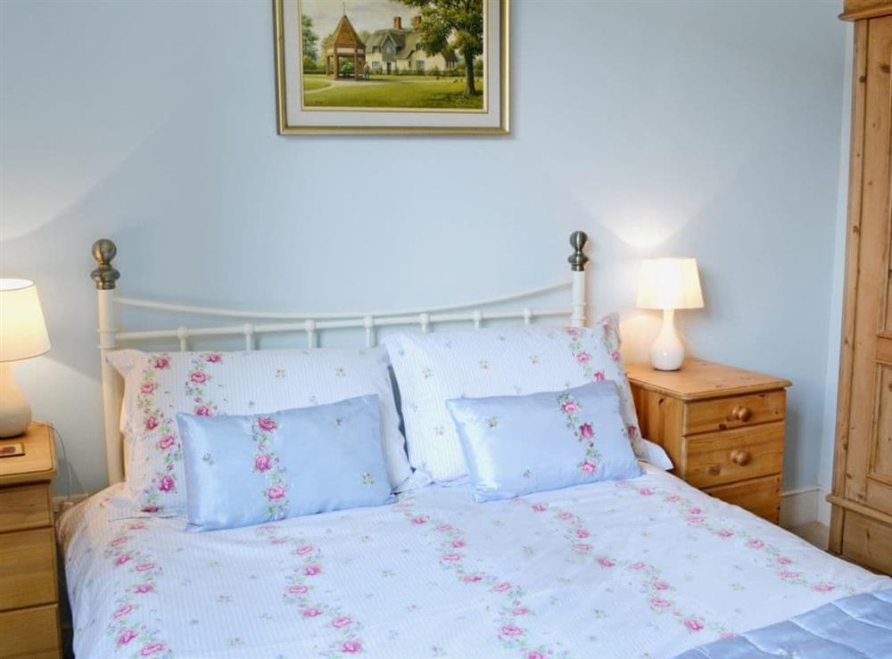 Double bedroom at Darwin Cottage in Polegate, East Sussex