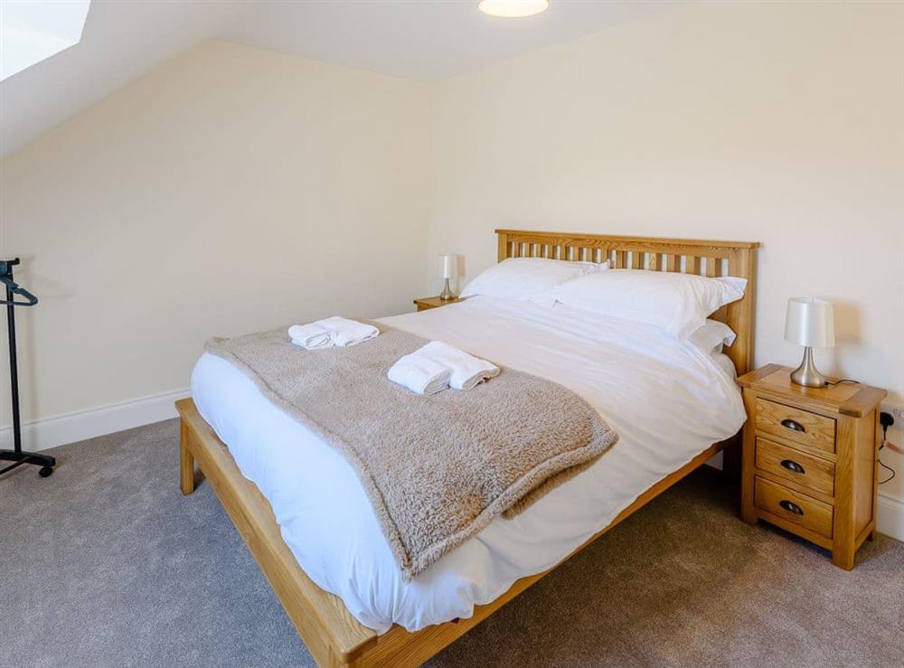 Double bedroom (photo 2) at 2 Dawson Close, 