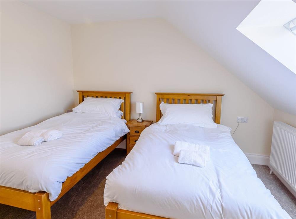Twin bedroom (photo 2) at 4 Dawson Close, 