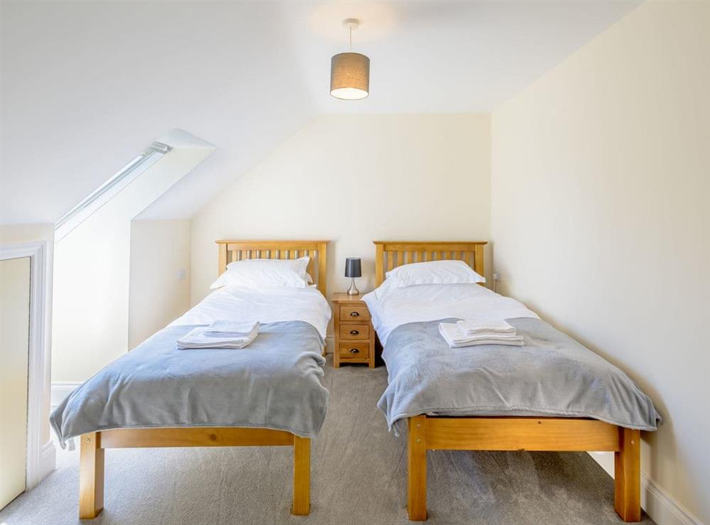 Twin bedroom (photo 2) at 5 Dawson Close, 
