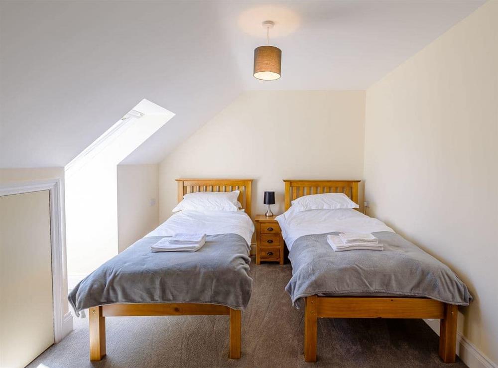 Twin bedroom (photo 4) at 6 Dawson Close, 