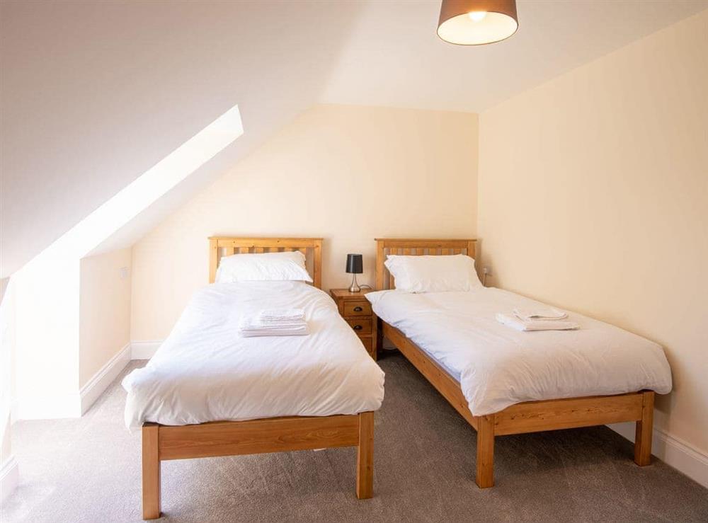 Twin bedroom (photo 3) at 8 Dawson Close, 
