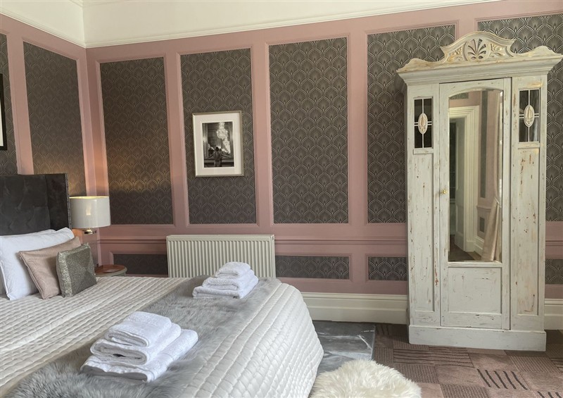 One of the bedrooms at DeCressy Apartment, Par