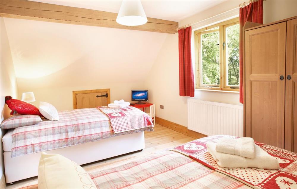 Twin bedroom with 3’ beds at Deerpark Lodge, Staunton Harold