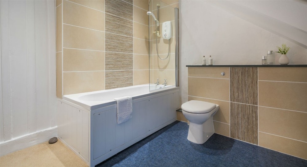 The bathroom at Degibna Lower Pentire Farm House in Helston, Cornwall