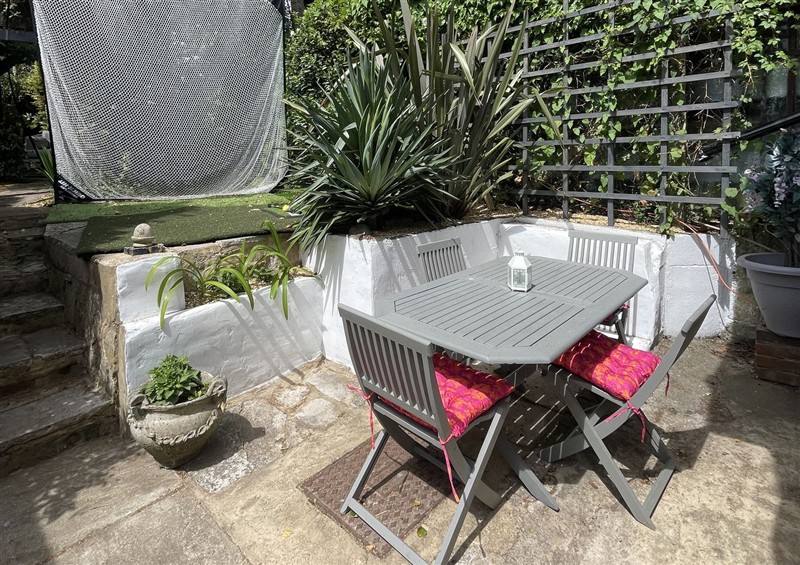 Enjoy the garden at Delightful Dorset House By Wareham River, Wareham