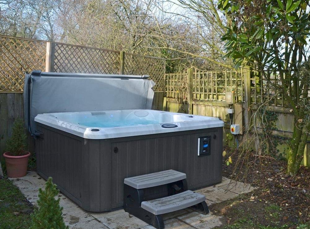 Relaxing shared hot tub at Demelza in Polson, Launceston, Cornwall