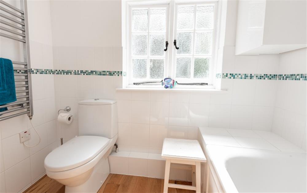 Another look at the family bathroom at Dene Cottage in Polperro