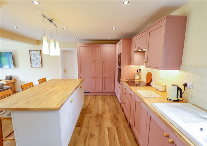 The kitchen (photo 3) at Denholme, Hogsthorpe