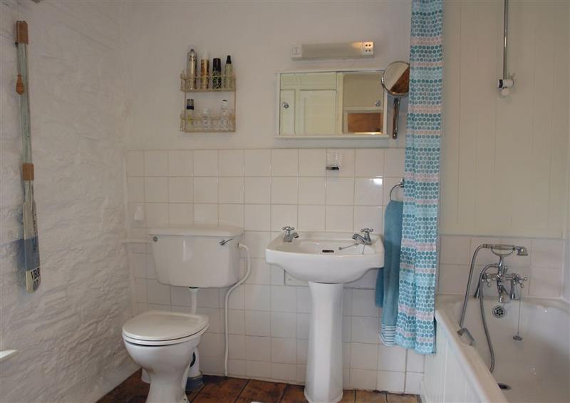 Bathroom at Destiny Cottage, Boscastle