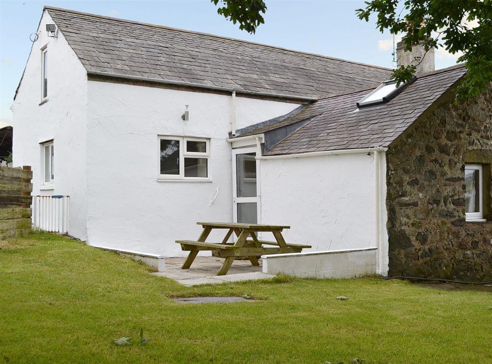 Lovely whitewashed farmhouse at Deuglawdd Cottage in Aberdaron, near Pwllheli, Gwynedd