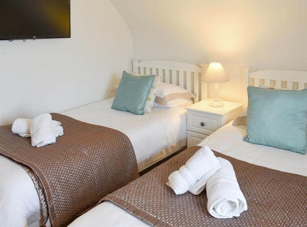 Twin bedroom at Grove Cottage, 