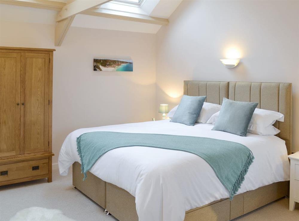 Relaxing en-suite double bedroom at Dew Cottage in St Buryan, near Sennen, Cornwall