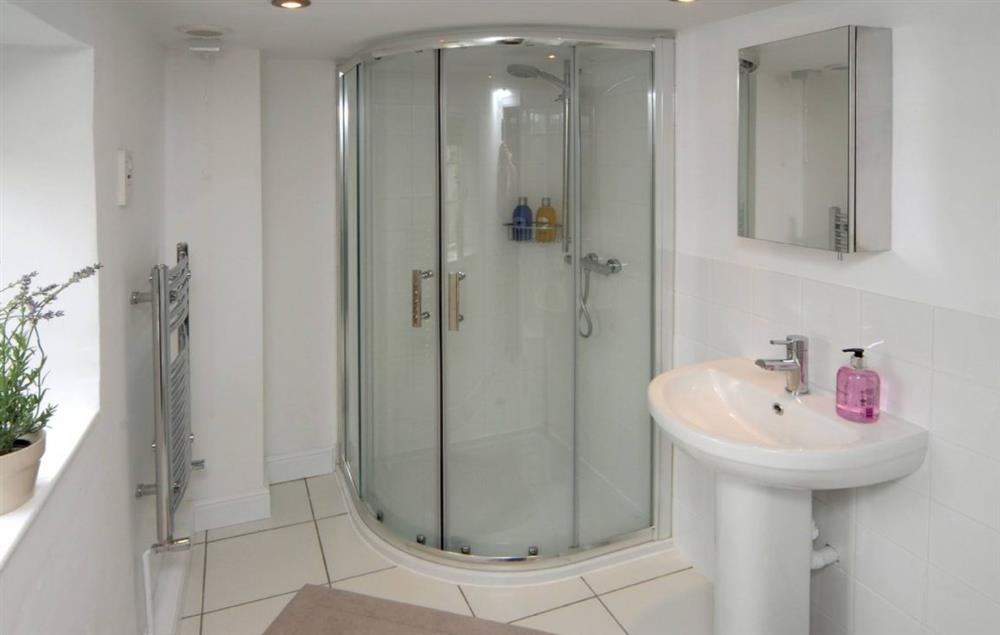the en-suite Shower Room at Diamond Cottage, Chipping Campden