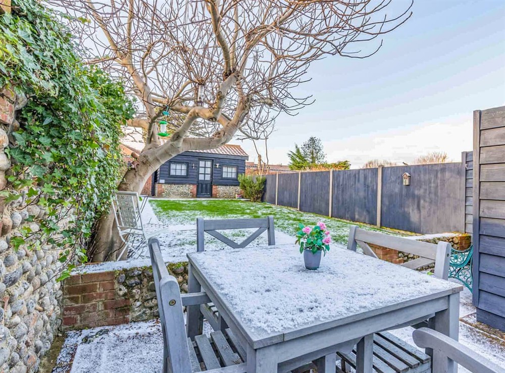 Sitting-out-area at Dibley Cottage in Mundesley, Norfolk
