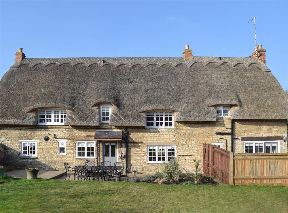 Stunning grade II listed detached thatched holiday cottage at Dicks Cottage in Cottesmore, near Oakham, Rutland, Norfolk