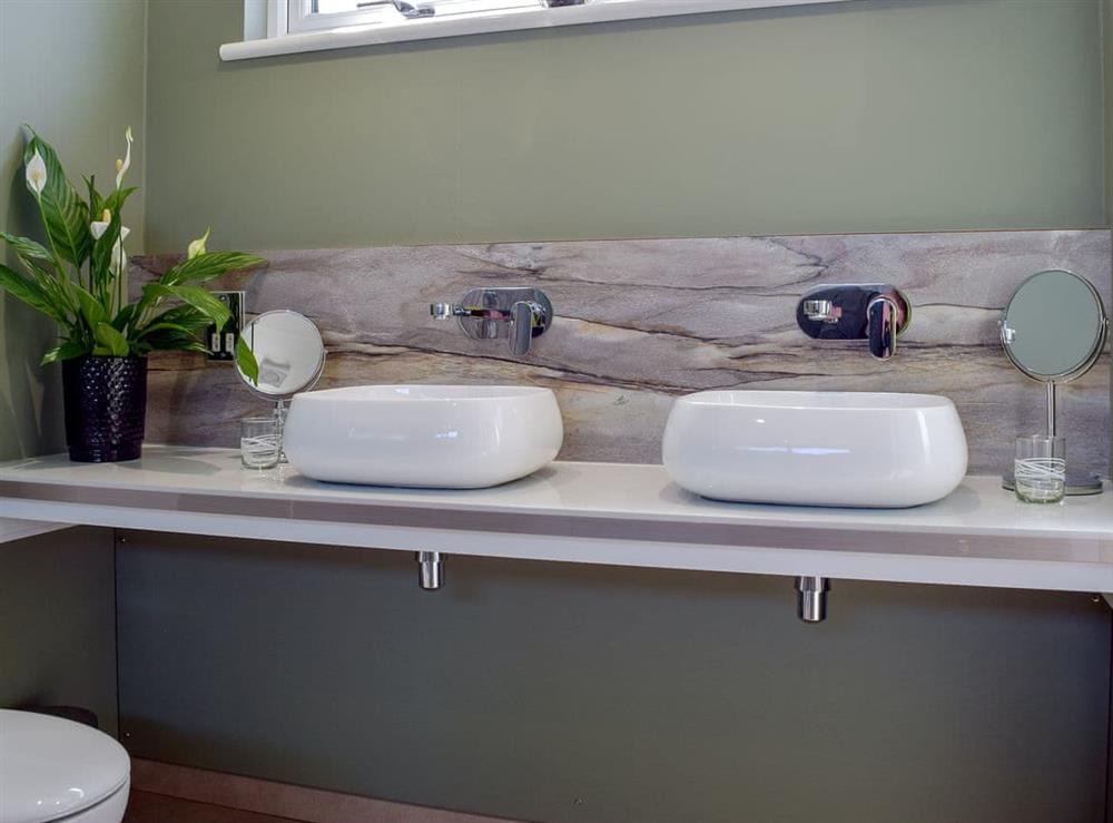 Bathroom with twin washbasins at Tranquillity, 
