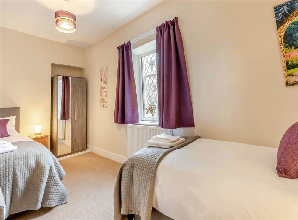 Twin bedroom at Dinham House in Ludlow, Shropshire