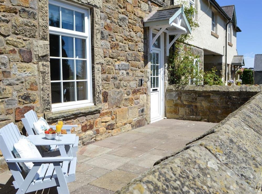 Sitting-out-area at Dinmont Cottage in Shilbottle, Northumberland