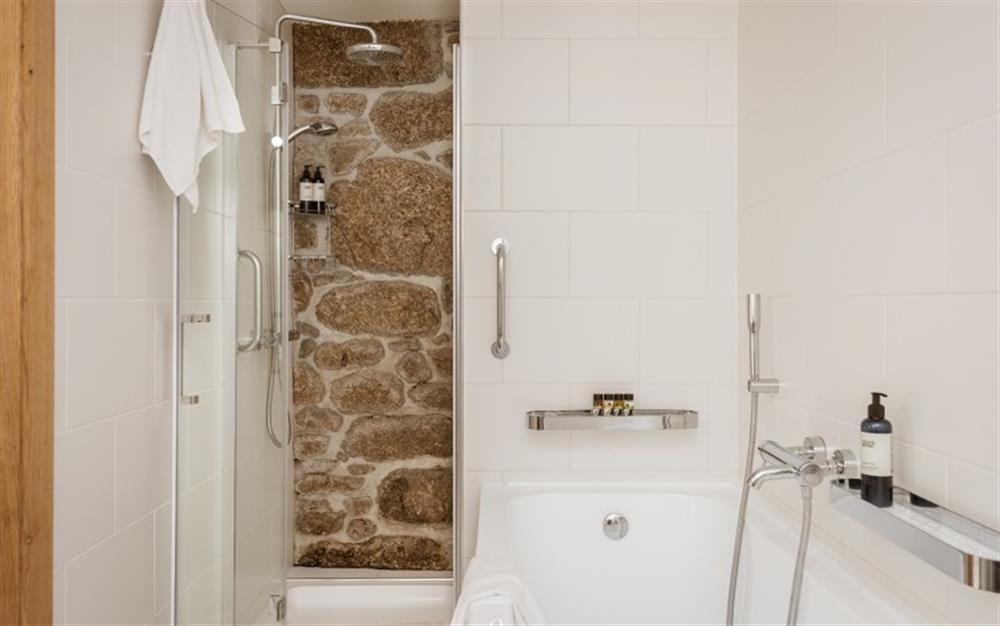 Shower Cubicle & Roll Top Bath to ground floor en-suite