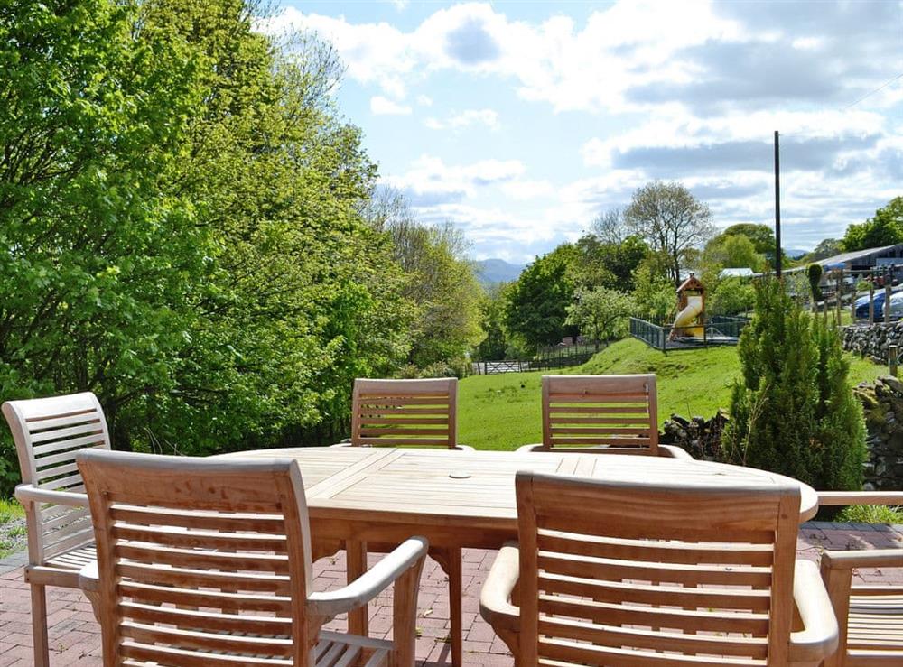 South-facing patio area with garden furniture at Grajo Cottage, 