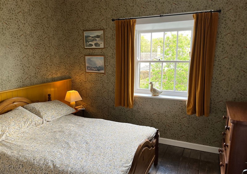 A bedroom in Doffers Cottage at Doffers Cottage, Airton