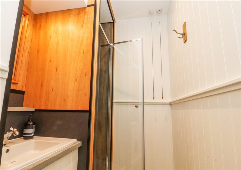 The bathroom at Doffers Cottage, Airton