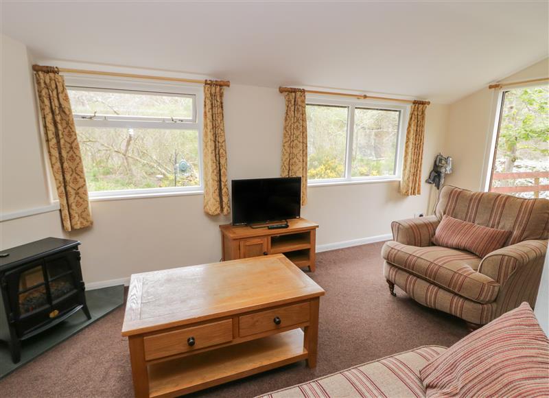 The living room at Dogwood Timber Lodge, Keswick