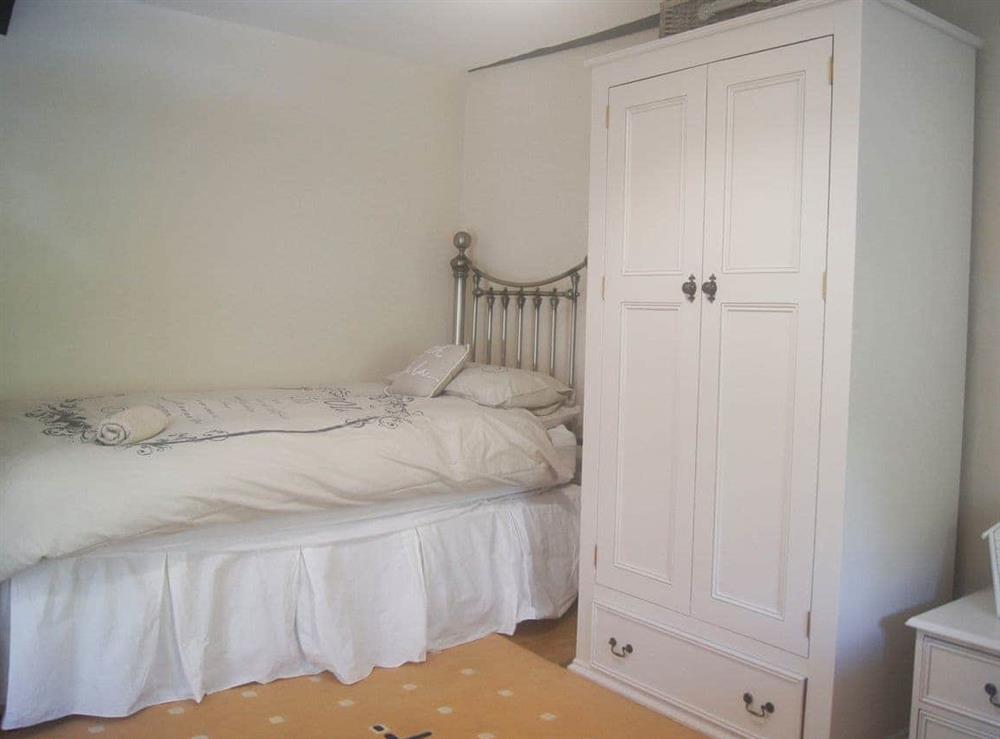 Twin bedroom at Dol Llan in Llandysul, Dyfed
