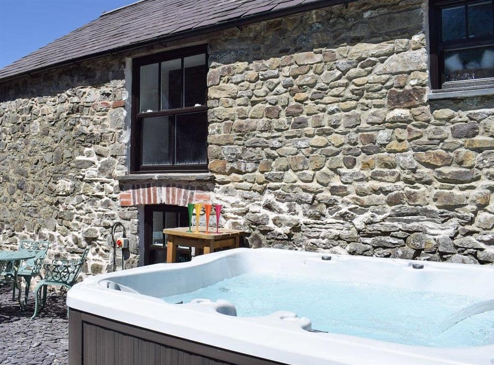 Jacuzzi Hot tub at Stable Cottage, 