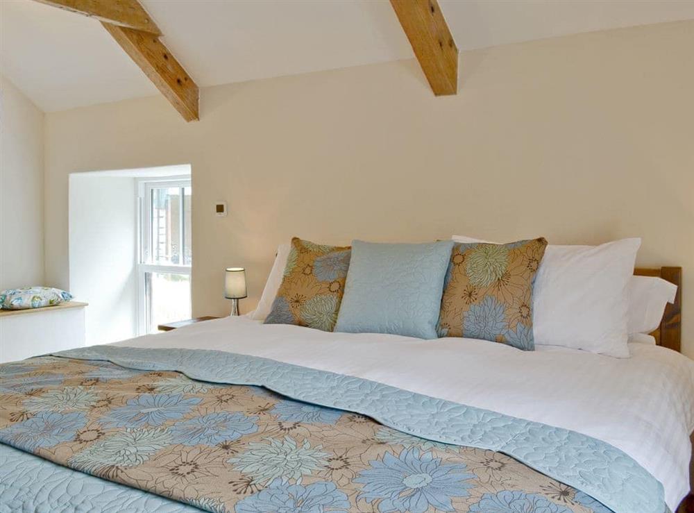 Twin ‘zip-link’ beds can be configured as a double at Stable Cottage, 