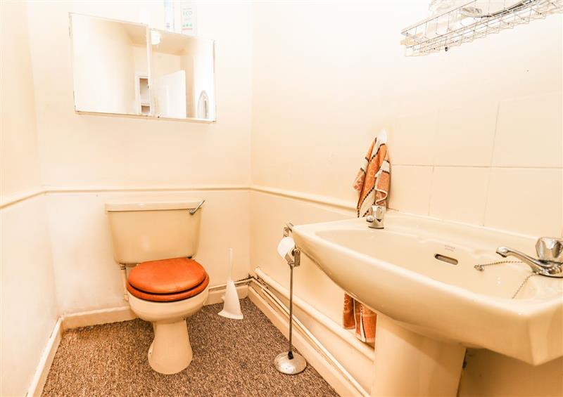 The bathroom at Dollar Ward House Basement, Cirencester