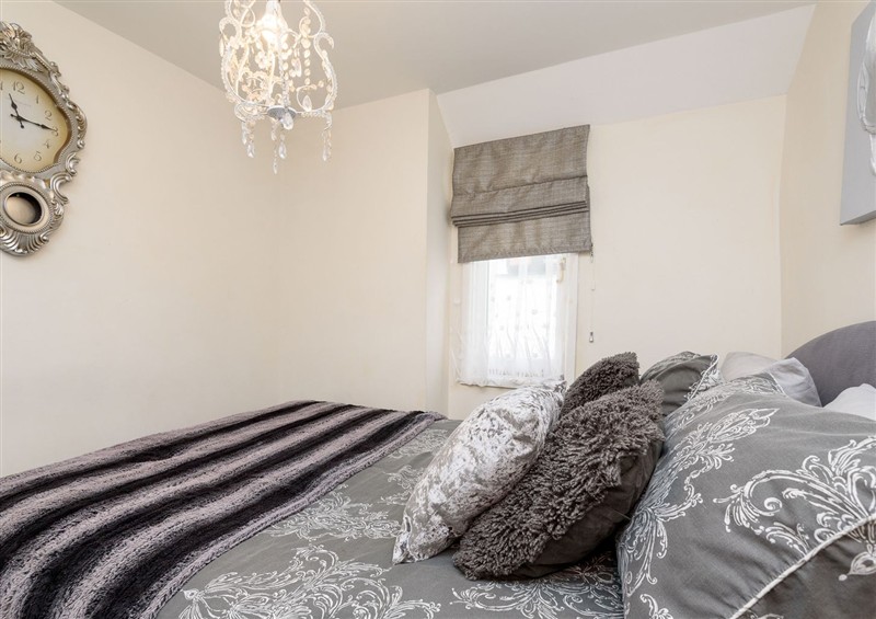 A bedroom in Dolls Cottage at Dolls Cottage, Looe