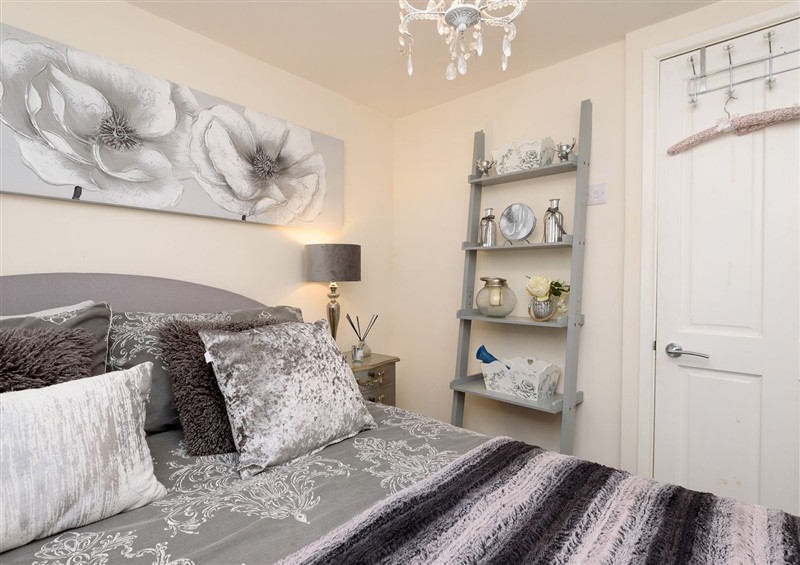 One of the 2 bedrooms at Dolls Cottage, Looe