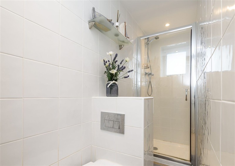 The bathroom at Dolls Cottage, Looe