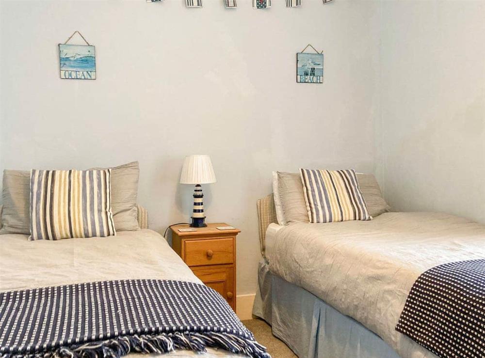 Twin bedroom at Dolphin Cottage in Braunton, Devon