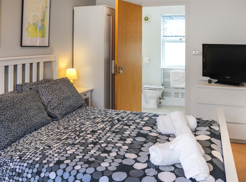 Double bedroom (photo 2) at Dolphin in Trearddur Bay, Gwynedd