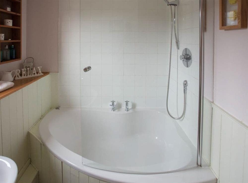 En-suite Bathroom with shower over bath at Farmhouse, 