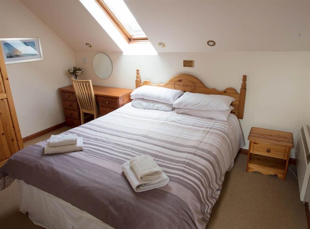 Attractive en-suite double bedroom at Pines, 
